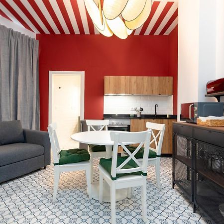 The Little Village Apartments Valencia Exterior photo
