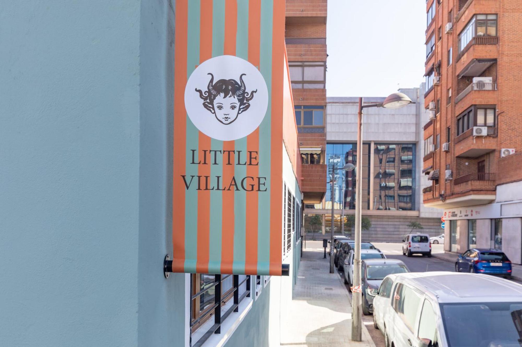The Little Village Apartments Valencia Exterior photo